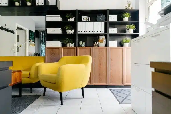 Les différentes nuances de papier peint scandinave jaune : trouvez celle qui vous correspond