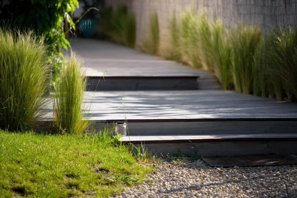 Guide complet pour réussir votre terrasse gravillonnée : étapes et conseils