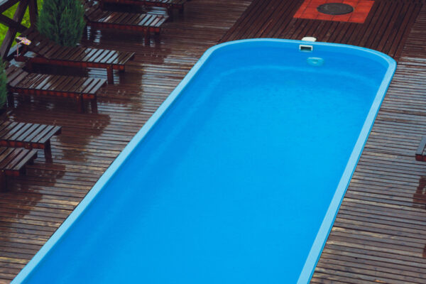 Comment choisir les couleurs et finitions des piscines coque ?