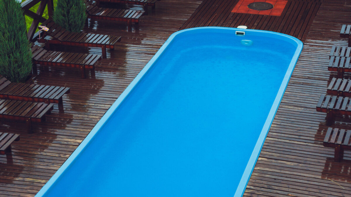 Comment choisir les couleurs et finitions des piscines coque ?