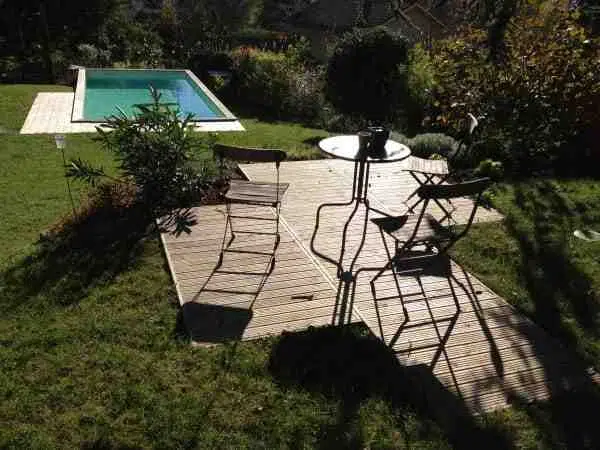 Comment faire pour mettre une piscine sur terrain en pente ?