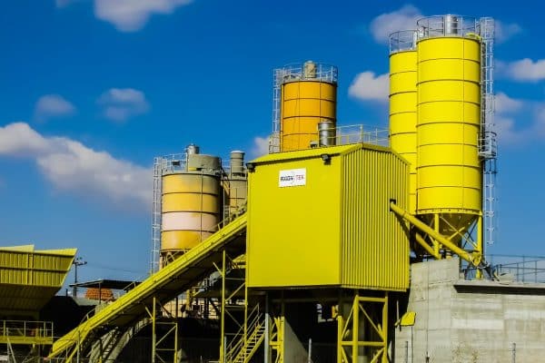 Comparaison entre une centrale béton et une centrale à béton armé