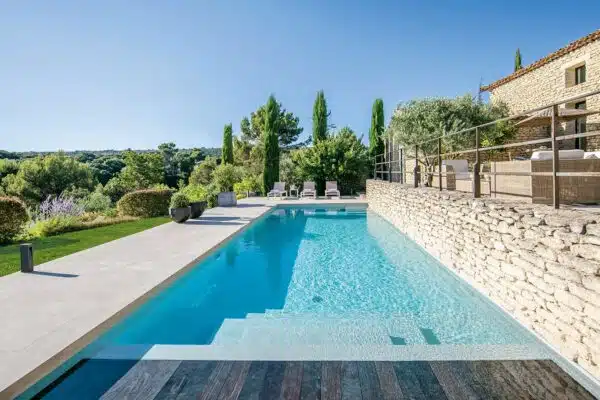 La piscine en béton, une vraie valeur ajoutée pour sa maison