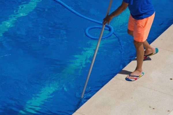 Comment nettoyer efficacement sa piscine ?