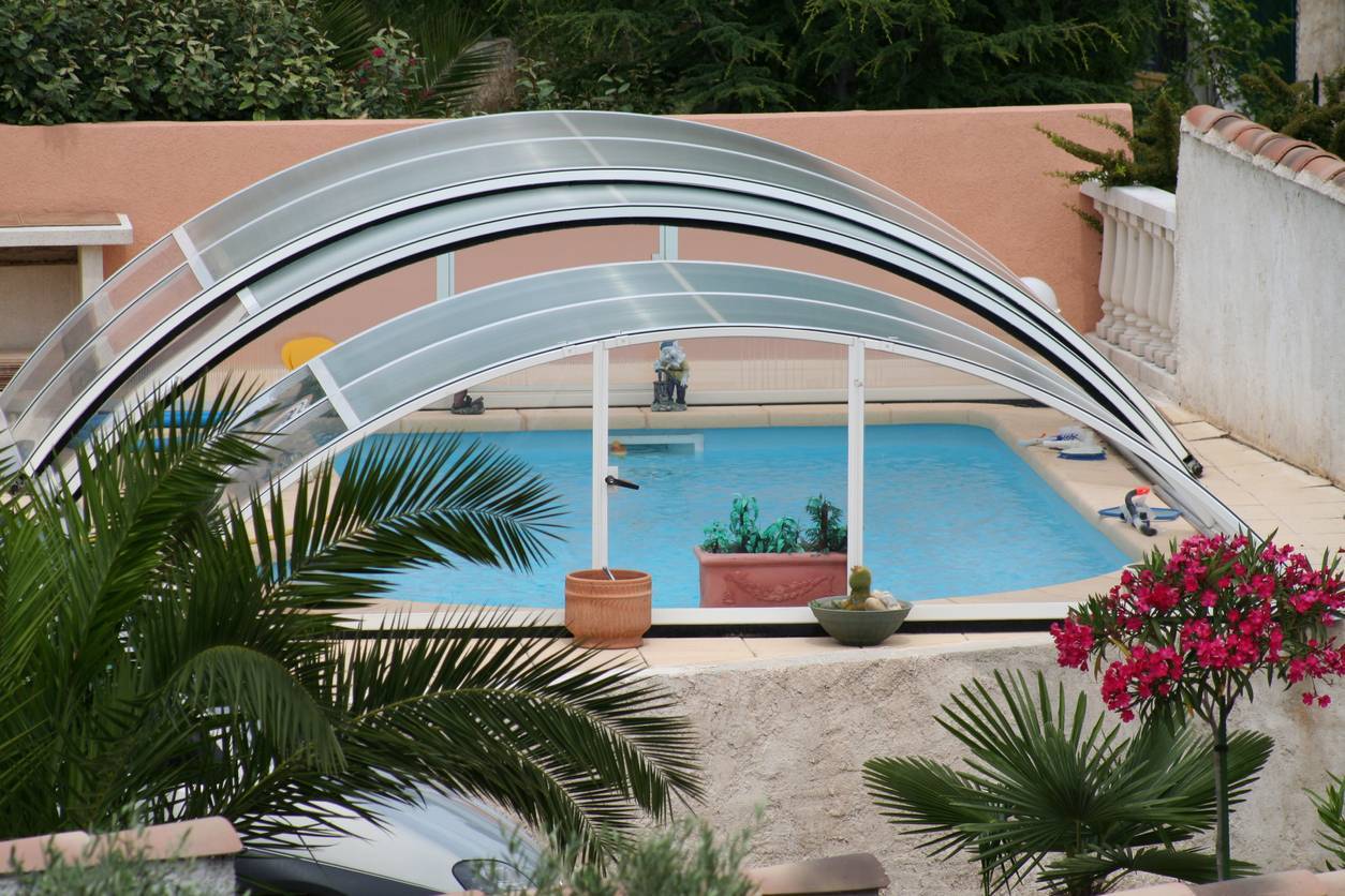 Abri de piscine en verre