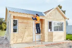 Quelle surface pour un abri de jardin sans permis de construire ?