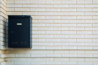 Serrure de boîte aux lettres cassée ou perdue : quand faut-il appeler un professionnel ?
