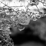 Vitre cassée : que faire en attendant la réparation ?