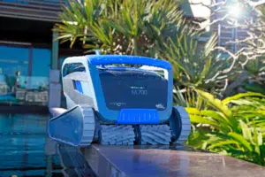 Le nettoyage des piscines clé en main avec les robots de piscine Dolphin de Maytronics